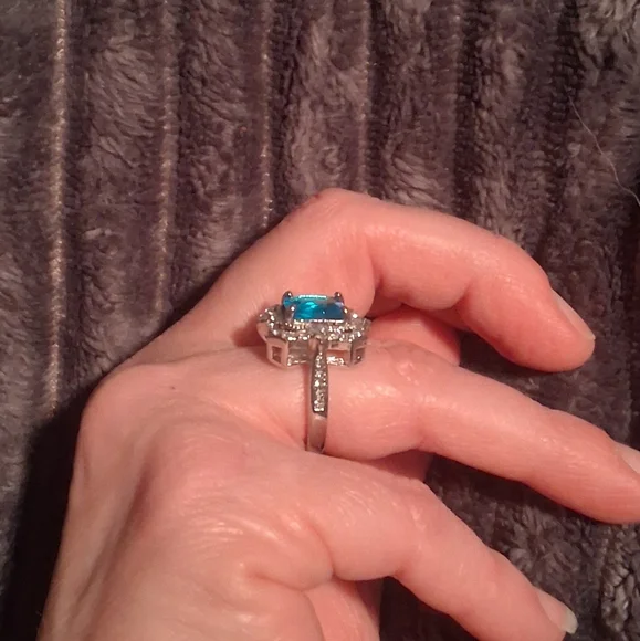 🐎NEW! Blue Topaz Halo Ring Sz 6 - Picture 3 of 4